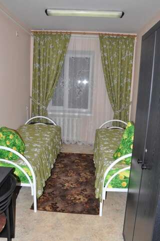 Отель Hotel Uyut Кременчуг Бюджетный двухместный номер с 2 отдельными кроватями-1