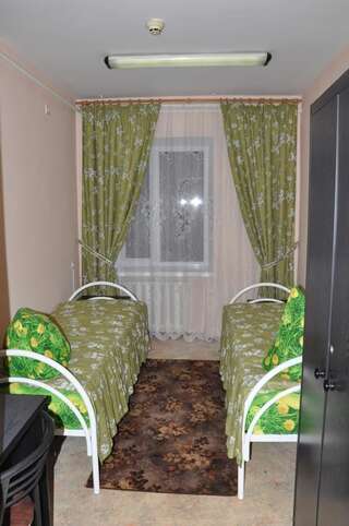 Отель Hotel Uyut Кременчуг Бюджетный двухместный номер с 2 отдельными кроватями-3