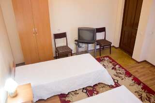Отель Hotel Uyut Кременчуг Стандартный двухместный номер с 2 отдельными кроватями-2